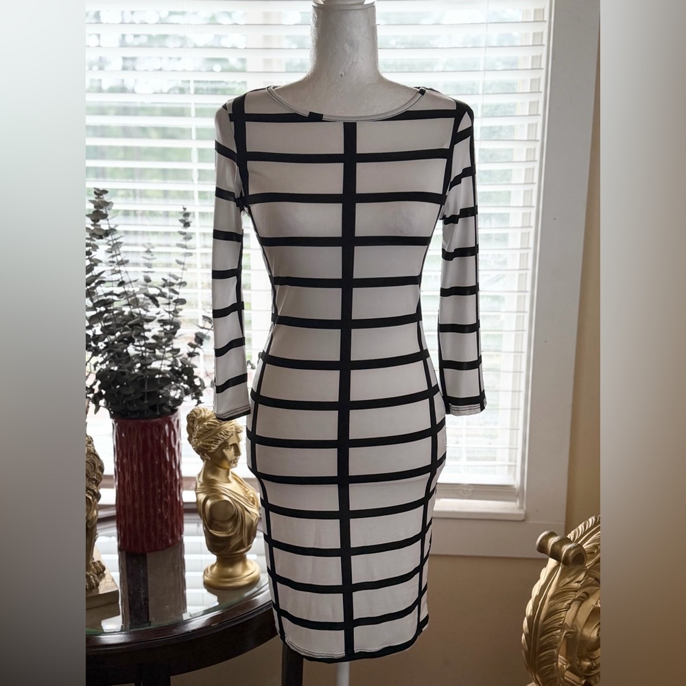 Auditions Black & White Grid Long-Sleeve Sheath Dress